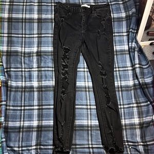 Black ripped skinny jeans 😘💖